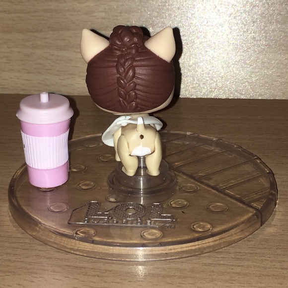 Original Miss Puppy Pet LOL Surprise Pets Dog with SEALED SAND + Sash and Bottle - Picture 3 of 4